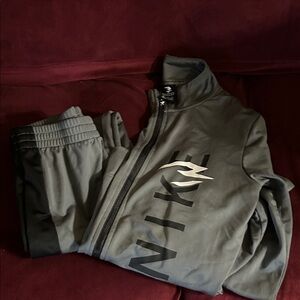 Nike Men's Black and Gray Lightweight Jacket